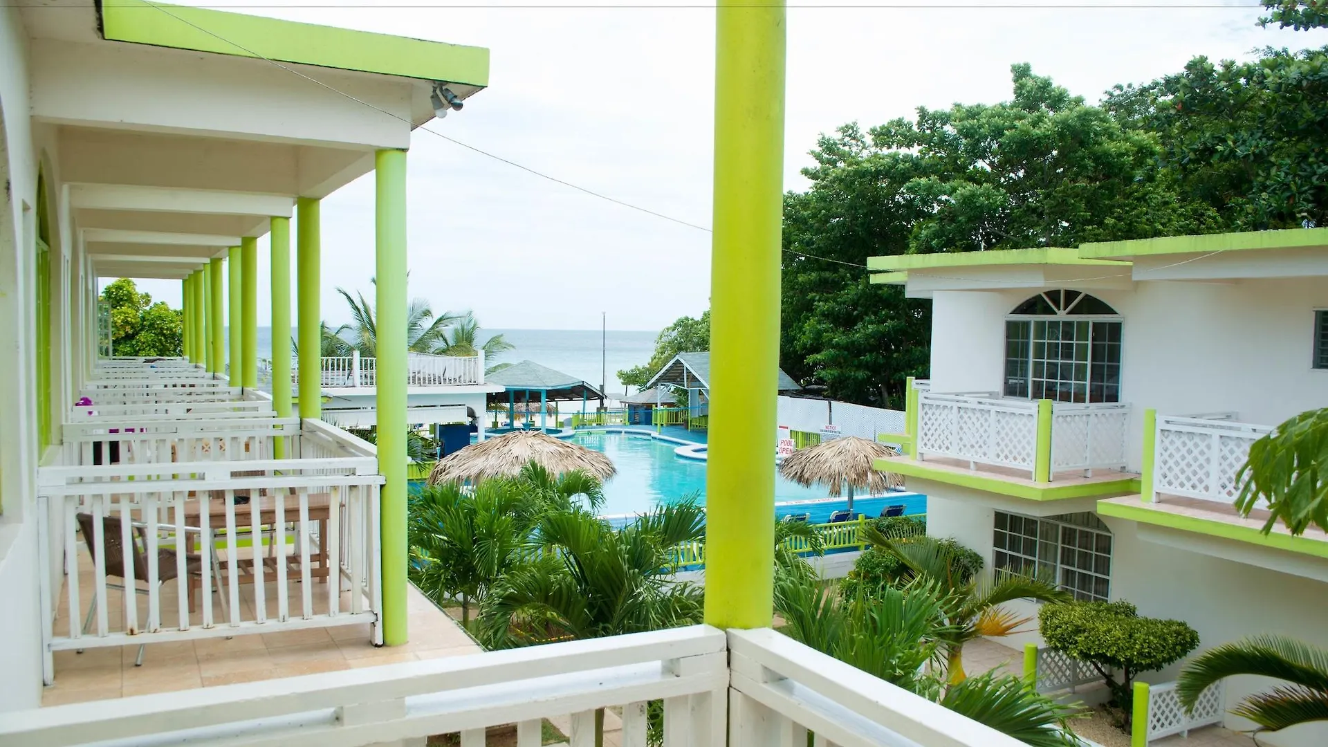 Fun Holiday Beach Resort Негрил Ямайка