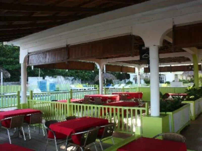 Fun Holiday Beach Resort Негрил