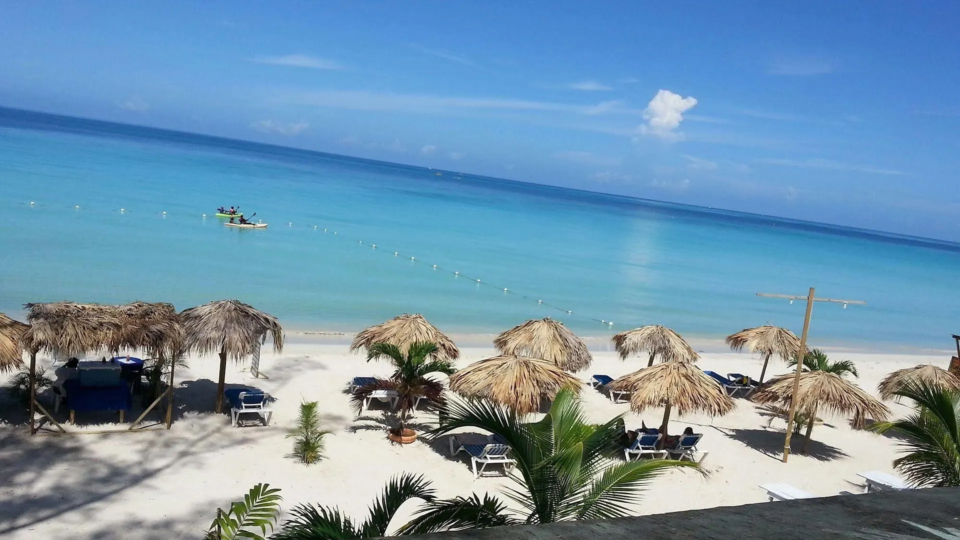 Fun Holiday Beach Resort Негрил